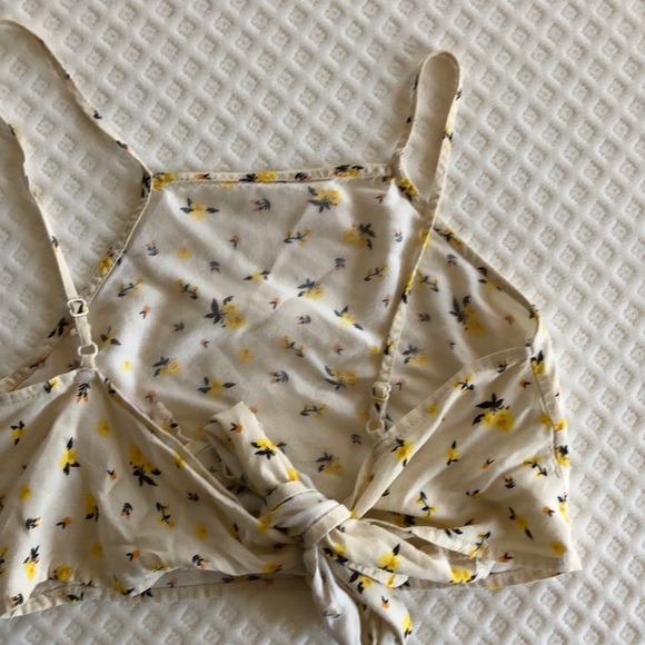 Cropped Flower Tank Top - Picture 2 of 2